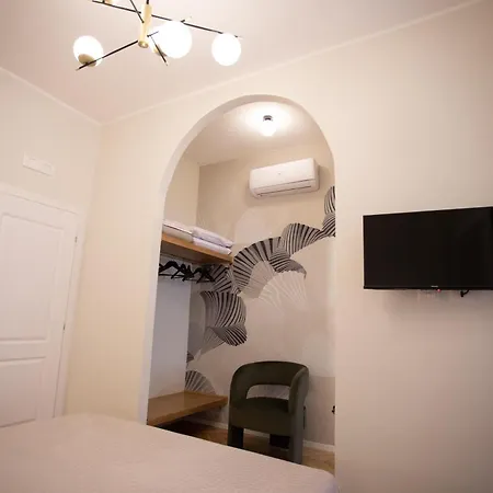 Light - Cattaro 65 * Bari