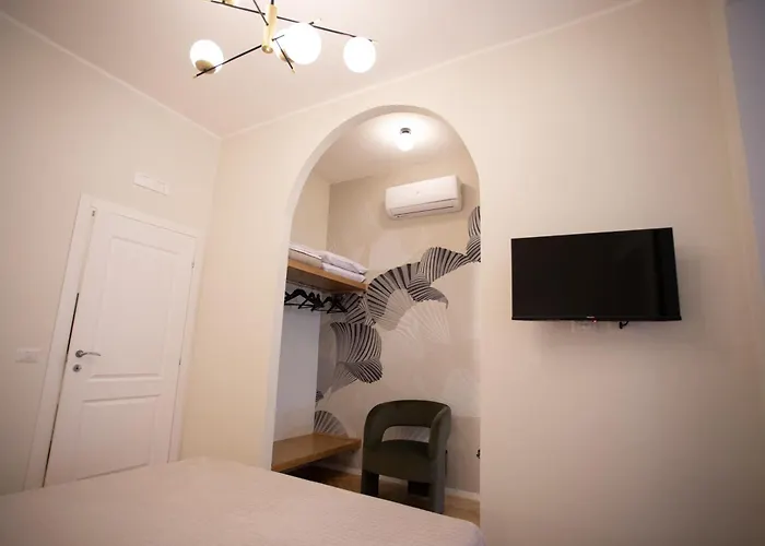 Light - Cattaro 65 * Bari